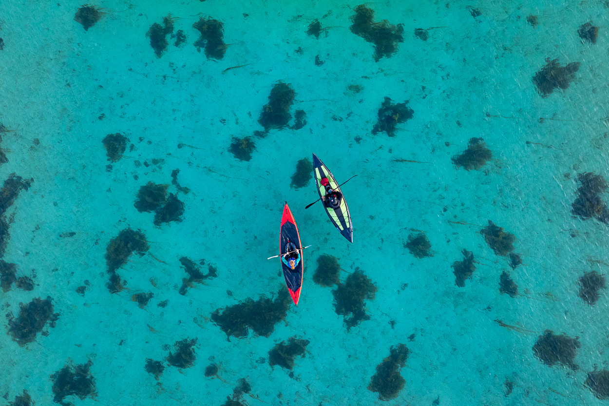 Zwei Kayaks, Lofoten, Norwegen